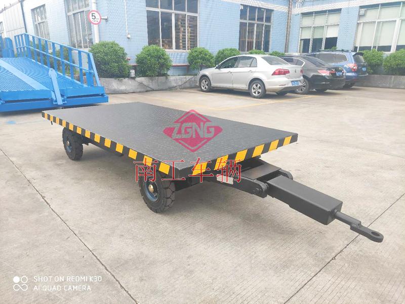 2噸移動(dòng)牽引平板拖車(chē) 無(wú)動(dòng)力叉車(chē)牽引全掛