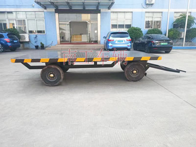 5噸帶垂直剎車(chē)牽引平板拖車(chē)4I.jpg