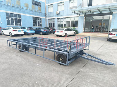 4噸骨架式平板拖車 帶下翻護欄工具拖車I.jpg