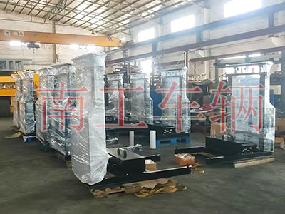 交通指示屏升降工具車3I.jpg