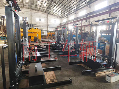 交通指示屏升降工具車4I.jpg