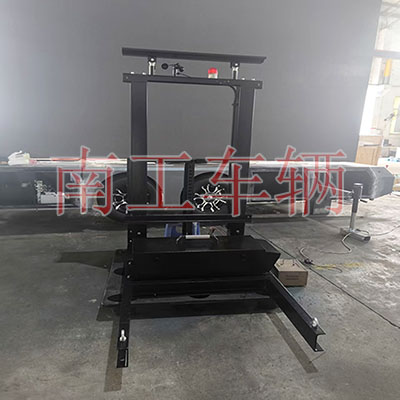 交通指示屏升降工具車I.jpg